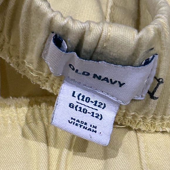 Old Navy short size 10-12 - Picture 3 of 3